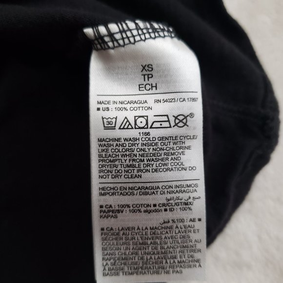 3/$20 EUC Old Navy Black Everywear Floral Bloom Wild T-Shirt XS - Picture 5 of 7